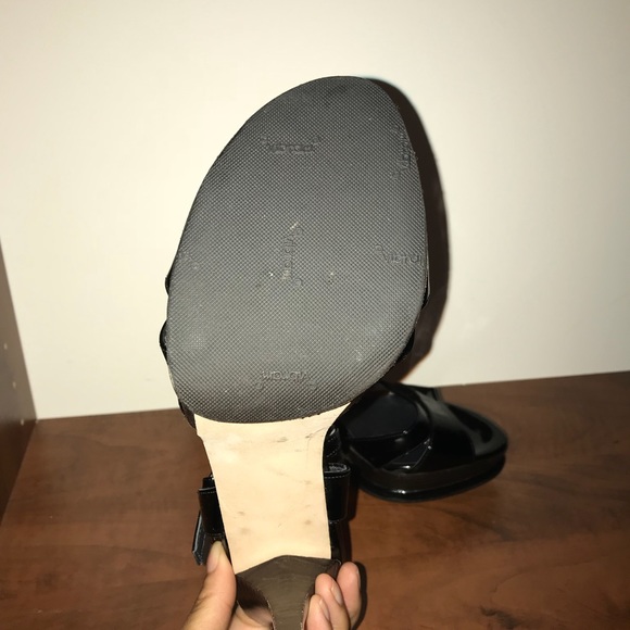 Patent Leather. Sandal. Rubber sole protection. - Picture 3 of 4